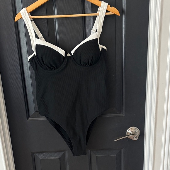 Berlook Other - Women’s Black & White One-Piece Swimsuit - Underwire Support